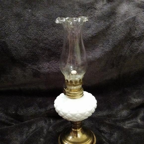Vintage Small Milk Glass Oil Lamp Lanturn - Picture 10 of 10